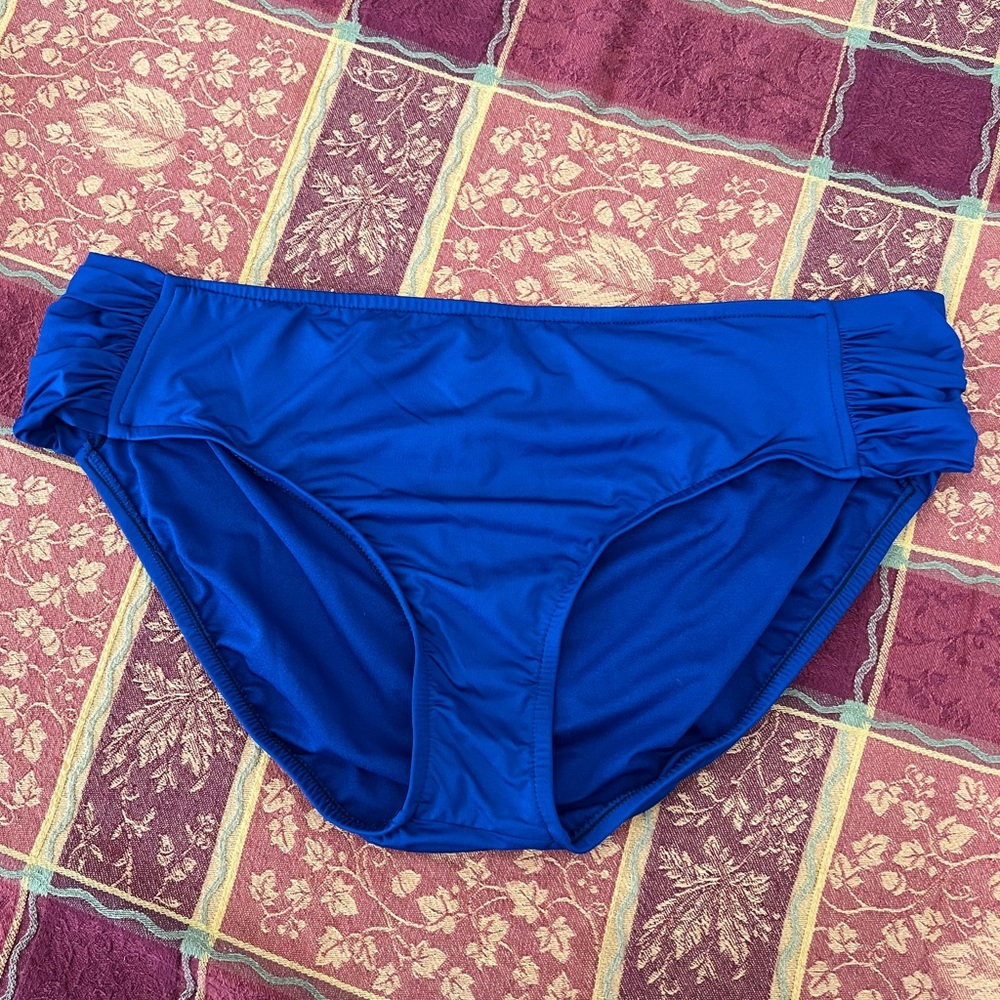 🩱Blue Bikini Swim Bottoms - matching top in closet🩱